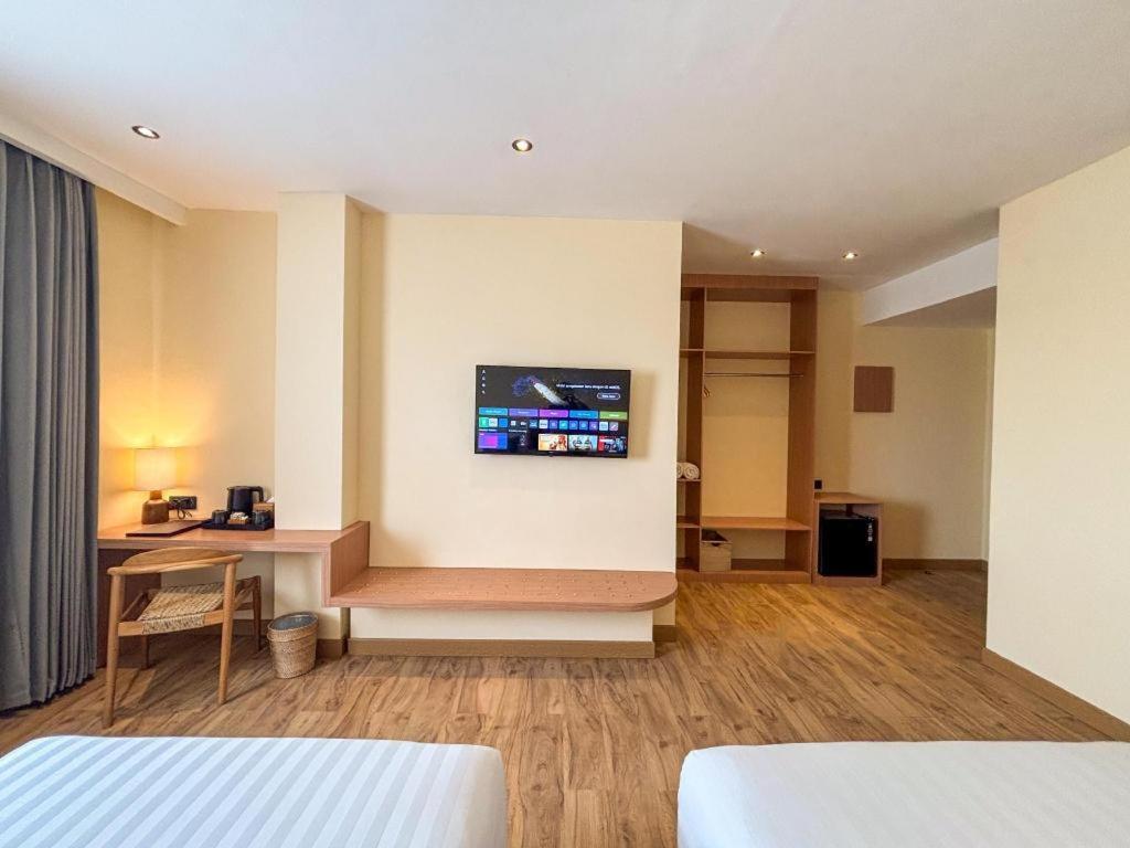 The Rivavi Legian Hotel Exterior photo