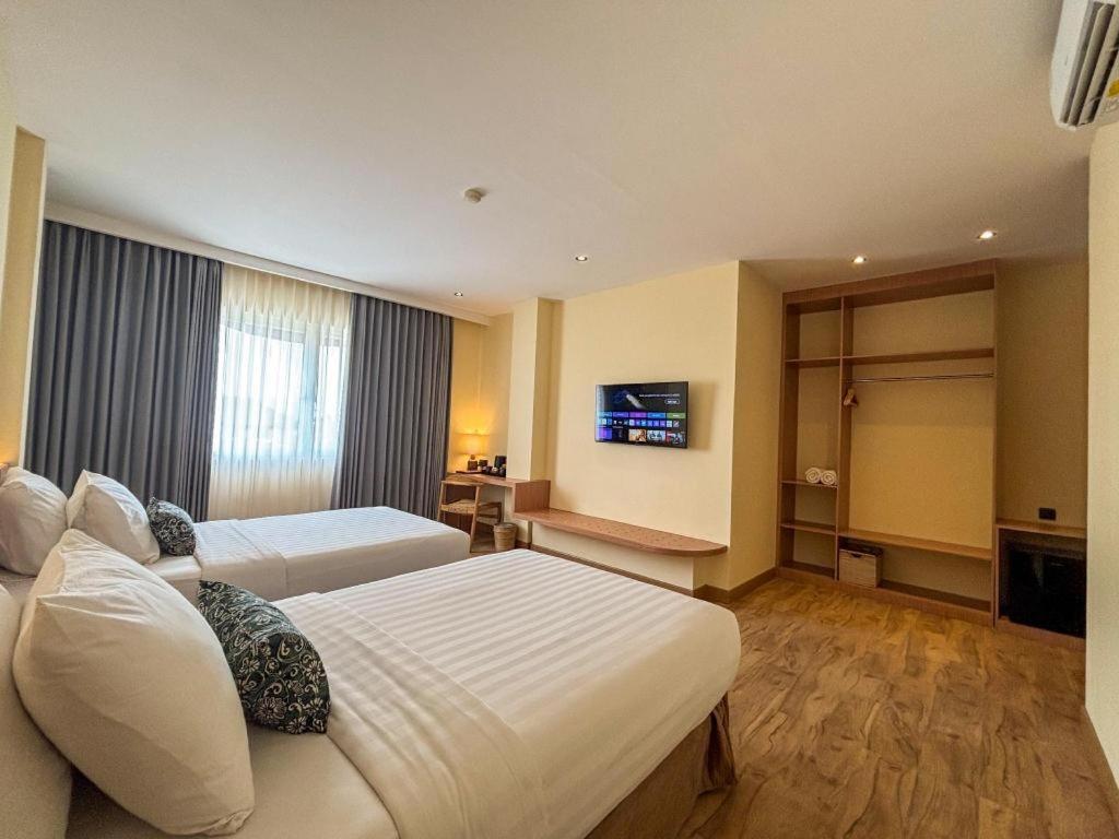The Rivavi Legian Hotel Exterior photo