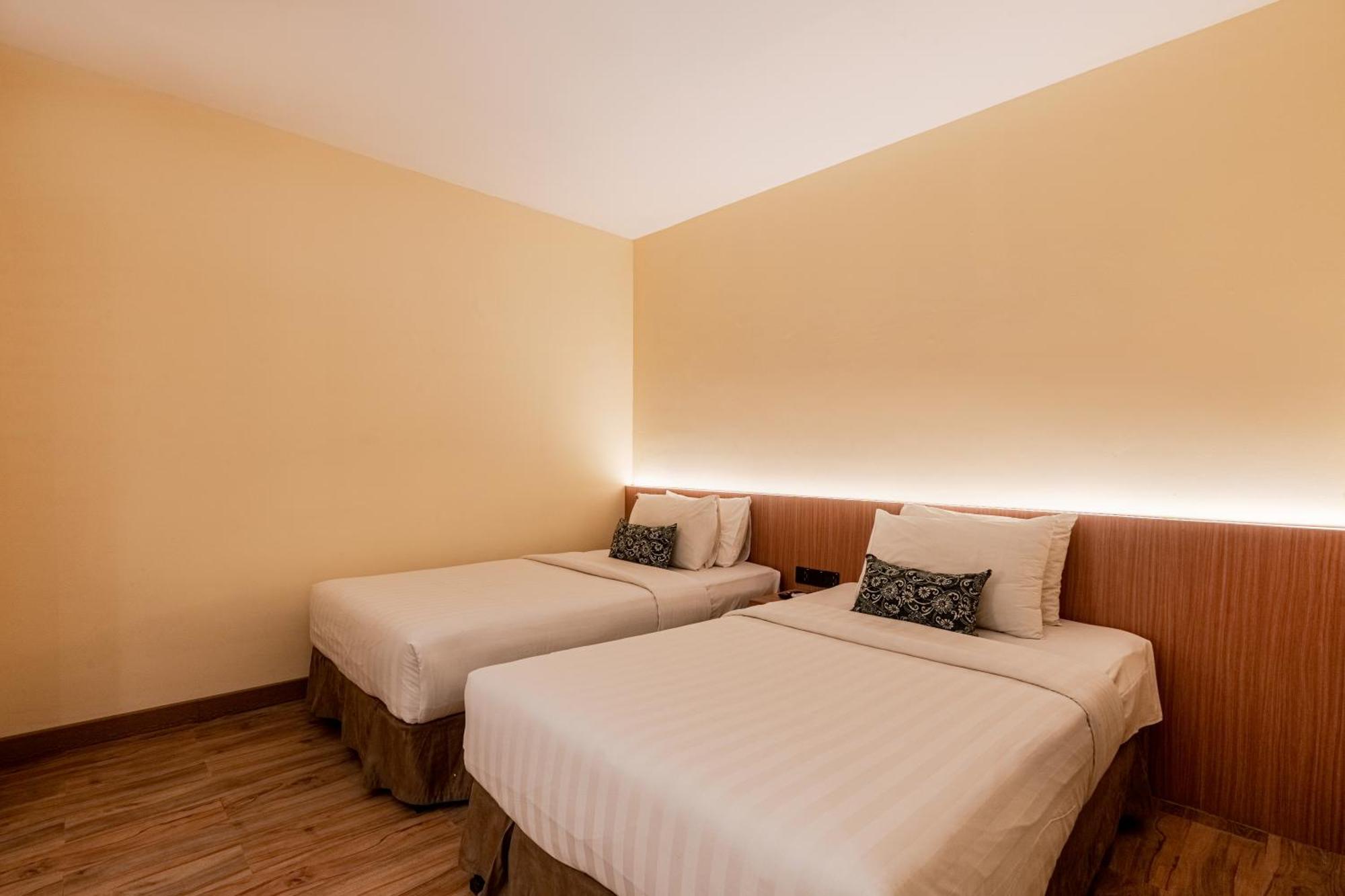 The Rivavi Legian Hotel Exterior photo