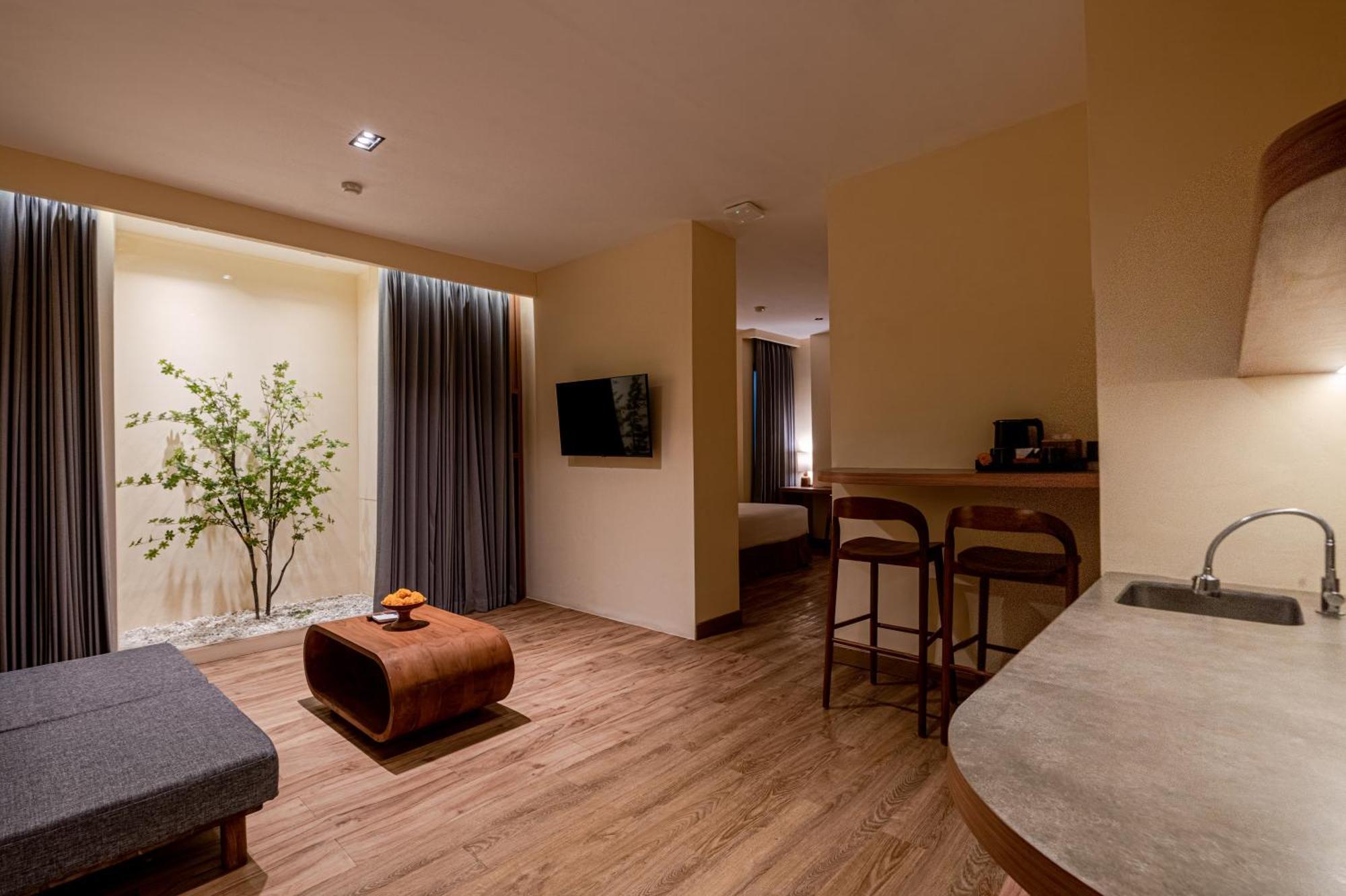 The Rivavi Legian Hotel Exterior photo